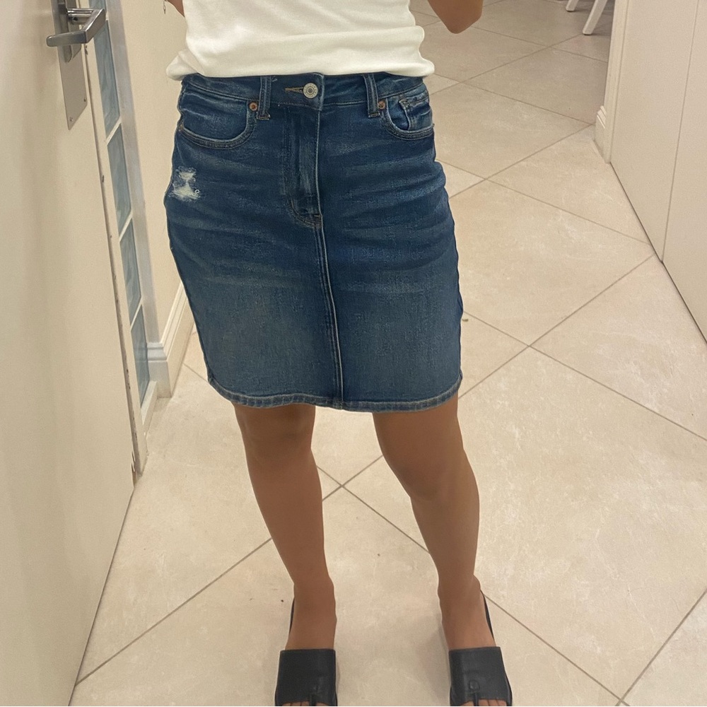 Y2K American Eagle Women’s blue Jean skirt size 00 Strechy Dark Wash